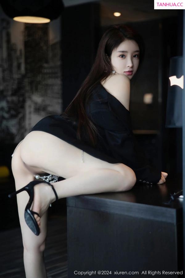   [XiuRen]高清写真图 2024.01.10 No.7939 雨儿baby 美腿妩媚第27张图片